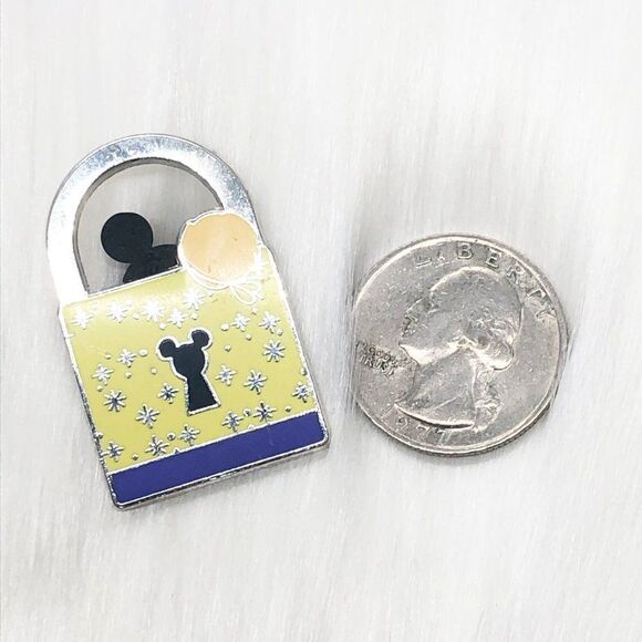 🔮 5/$25‎ Disney Peter Pan Tinker Bell Lock Pin - Picture 2 of 3
